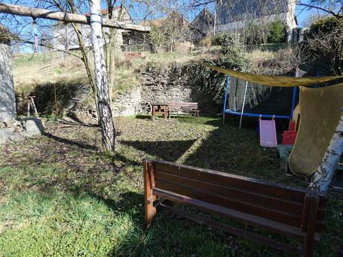 Gartenbereich mit Spielecke - 