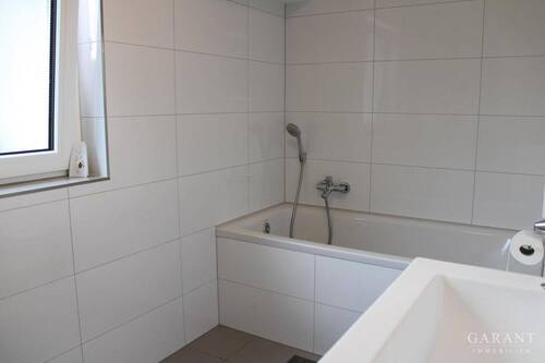 Bad Teilansicht - Etagenwohnung mit 72,00 m&sup2; in Heibronn zur Miete