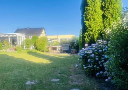 Ansicht von hinten - Einfamilienhaus mit 280,00 m² in Korschenbroich zum Kaufen
