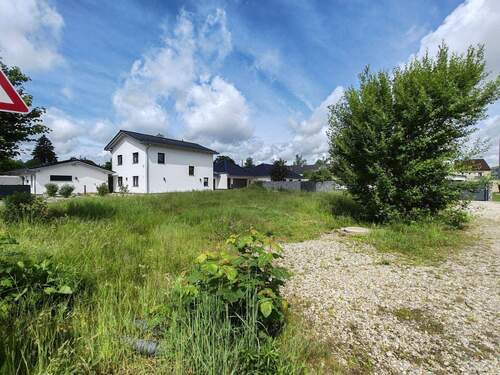 Ansicht Ecke rechts Straßenseite - Grundstück zum Kaufen in Waldkraiburg