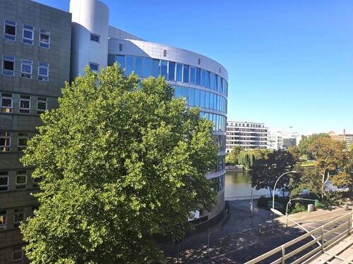 Blick auf die Spree - Hübsche 2-Zimmer Wohnung mit Balkon, Aufzug, Gäste-WC und Blick auf die Spree