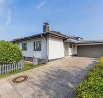 Vollunterkellerter Bungalow mit Tageslichtbad und Doppelgarage auf 513 m² großem Grundstück - Ginsheim-Gustavsburg