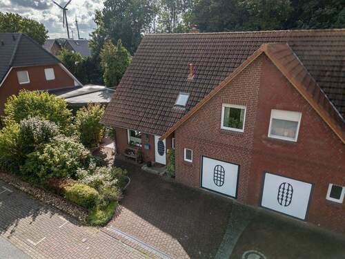 Luftaufnahme - Bremerhaven (Weddewarden) Familienfreundliche Doppelhaushälfte mit schönem Garten und Garage