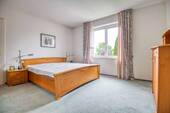 Schlafzimmer 1 DG - 7 Zimmer Einfamilienhaus in Neubrandenburg