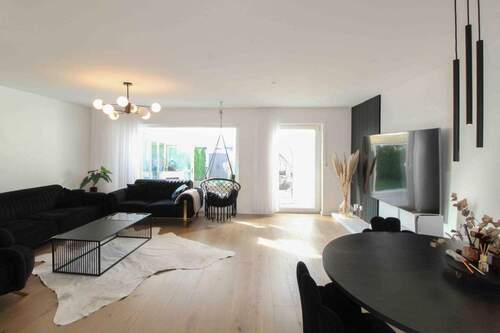 Wohnzimmer - Attraktives modernes Reihenmittelhaus mit Wintergarten und Garten in ruhiger Lage von Erding