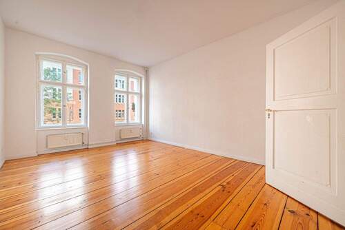 Wohnzimmer - 4 Zimmer Etagenwohnung zum Kaufen in Berlin