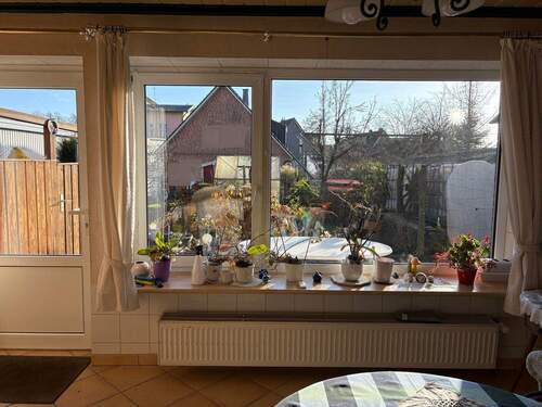 Wohnzimmer Ausblick in den Garten - 4 Zimmer Einfamilienhaus in Barmstedt