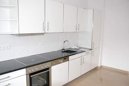 Küche mit EBK (2) - Etagenwohnung mit 60,20 m&sup2; in Dresden zum Kaufen