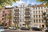 Hausansicht 1 - CHARMANTE 3-ZIMMER-ALTBAUWOHNUNG IN NEUKÖLLN - DENKMALGESCHÜTZT MIT RENOVIERUNGSPOTENZIAL