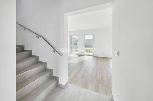 Treppenaufgang Beispiel - 5 Zimmer Etagenwohnung in Schwerin