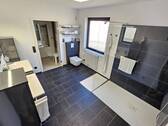 Neuwertiges Badezimmer - 