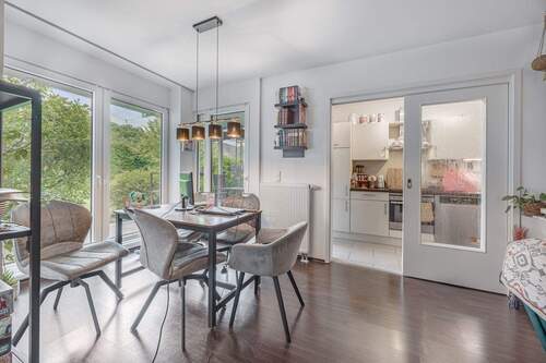 Essbereich im Wohnzimmer - Terrassenwohnung mit 3 Zimmern, Gäste-WC, TG-Stellplatz & Fahrstuhl