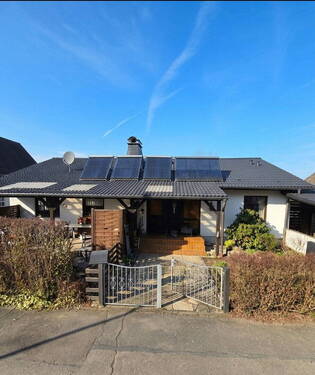 Bild 1 - Charmanter Bungalow mit Einliegerwohnung und Garage in ruhiger Lage von Waldbröl-Hermesdorf