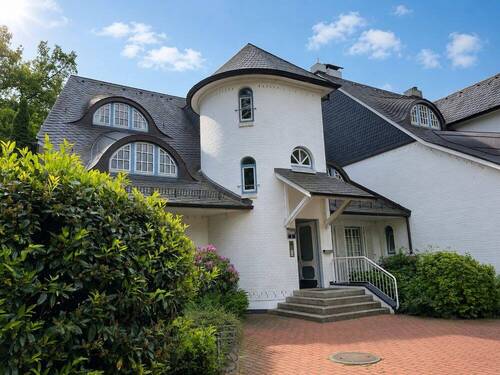 Vorderansicht - Seltene Maisonette-Wohnung mit Garage in zentraler Lage von Poppenbüttel
