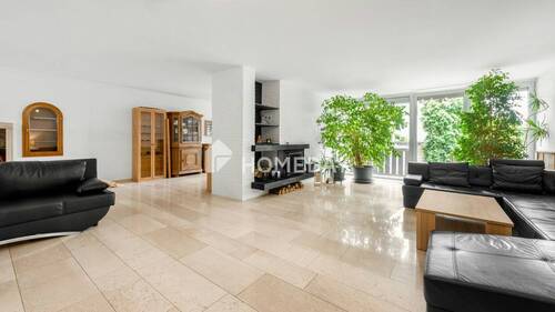 Wohnzimmer 2 - Modernisierte Erdgeschosswohnung mit Kamin, Massagedusche & privatem Garten - Wohnen mit Stil