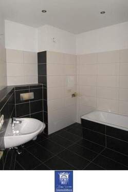 Bad - 4 Zimmer Etagenwohnung zur Miete in Dresden
