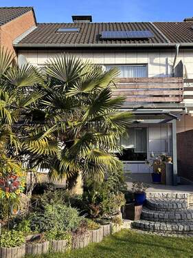 Blick zum Haus aus Garten - 