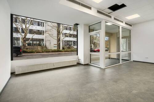 Eingang und Schaufensterfront - 
