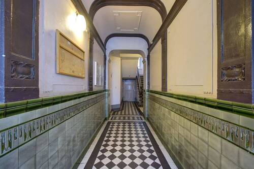 Treppenhaus - 2 Zimmer Etagenwohnung in Berlin