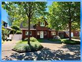 Frontansicht - Besonderes Einfamilienhaus in bevorzugter grüner Lage, riesigem Wintergarten, wunderschönem Garten!