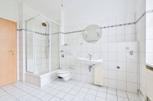 Bad - 2 Zimmer Etagenwohnung zur Miete in Chemnitz
