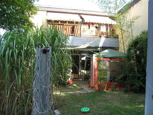 Gartenansicht des Hauses - 1 Zimmer Etagenwohnung zur Miete in Hamburg