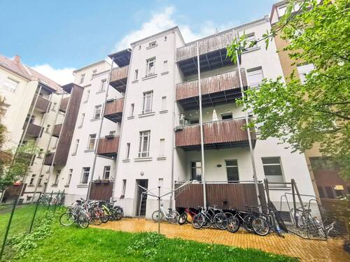 Hausansicht hinten mit Hof - 