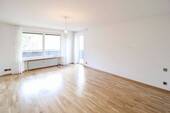 Wohnzimmer IST Zustand - 3 Zimmer Etagenwohnung zum Kaufen in Starnberg