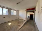UG_Blick zur Garage durch die Räume - 