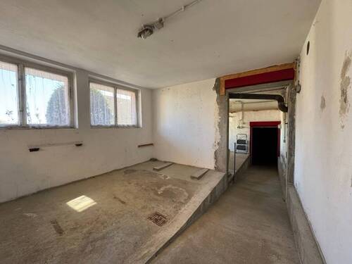 UG_Blick zur Garage durch die Räume - 