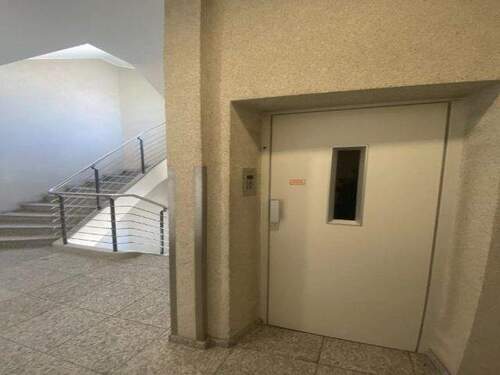 Aufzug - 1 Zimmer Büro in Düsseldorf