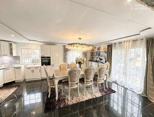 Küche / Essbereich im EG - Großzügiges Zweifamilienhaus in Neusäß-Hainhofen: Familientraum mit Flexibilität