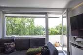 Wohnzimmer mit Balkon - 