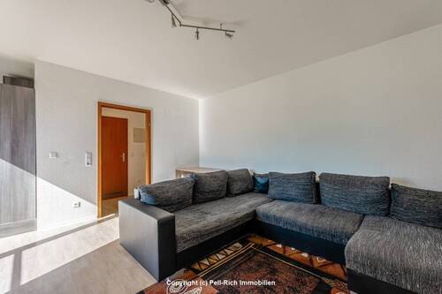 Wohnzimmer - 2 Zimmer Etagenwohnung in Karlsruhe