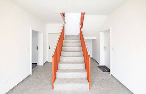 Treppenhaus - Etagenwohnung mit 96,00 m&sup2; in Hemmoor zur Miete