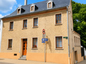 Hausansicht.png - 6 Zimmer Einfamilienhaus zum Kaufen in Meerane