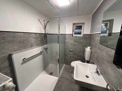 Badezimmer - 5 Zimmer Einfamilienhaus zum Kaufen in Bruck in der Oberpfalz