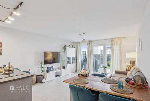 Wohnzimmer - 3 Zimmer Etagenwohnung zum Kaufen in Köln