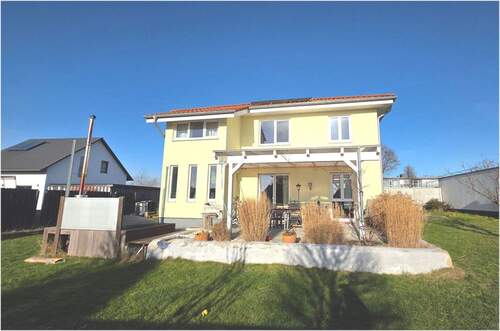 Garten und Terrasse - 6 Zimmer Einfamilienhaus zum Kaufen in Rödinghausen / Bruchmühlen