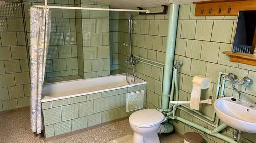 Badezimmer im Dachgeschoss - 