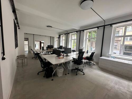 Bürofläche 1 - Helles Büro in ehemaliger Apotheke - Toplage Kreuzberg, 1 Min zur U-Bahn