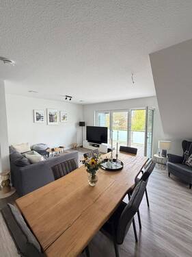 Wohn- Essbereich mit Balkon - 