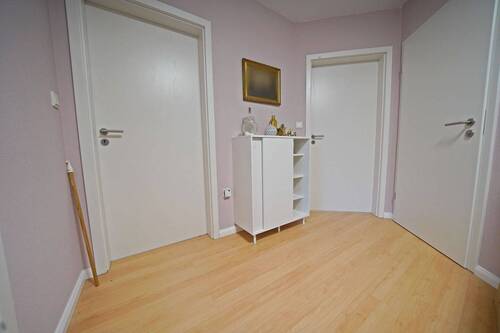 Flur - Doppelhaushälfte mit 115,00 m&sup2; in Uplengen-Remels zur Miete