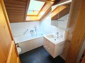 Badezimmer mit Wanne - 