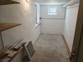 Kellerraum mit Waschgelegenheit - 