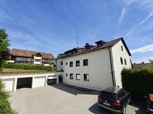 Gepflegte 2-Zimmer-Dachgeschosswohnung mit Süd-Loggia und Garage - 2 Zimmer Etagenwohnung in Bad Griesbach im Rottal