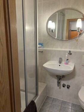 Bad mit Dusche - 