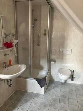 Bad mit Dusche - 
