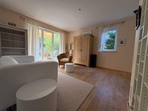 Blick ins Wohnzimmer - 