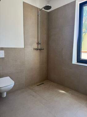Bad mit ebenerdiger Dusche - 